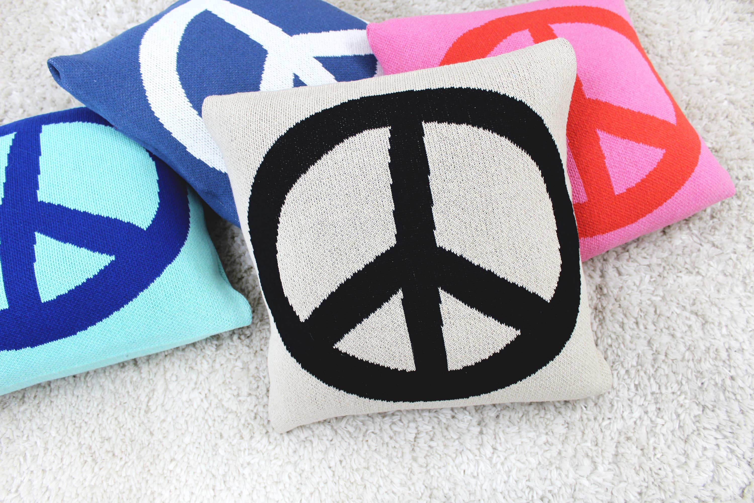 Calhoun & Co. - Wholesale Throw/Decorative Pillow - Peace Sign Knit Pillow5