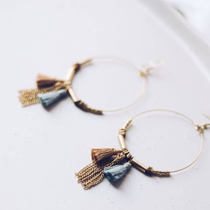 Upcycle Tassle Hoops Ohrringe für den Großhandel von Finders and Makers