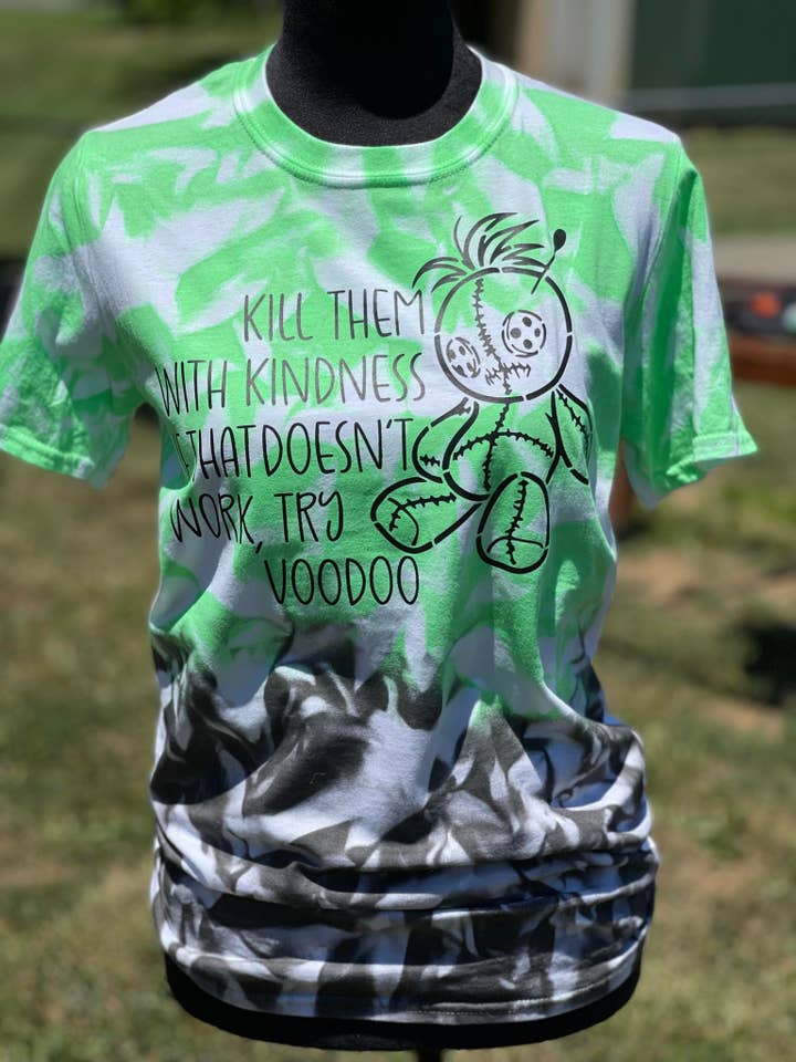 T-shirt brossé à l'air Kill Them With Kindness pour la vente par Crowley's Creations, LLC