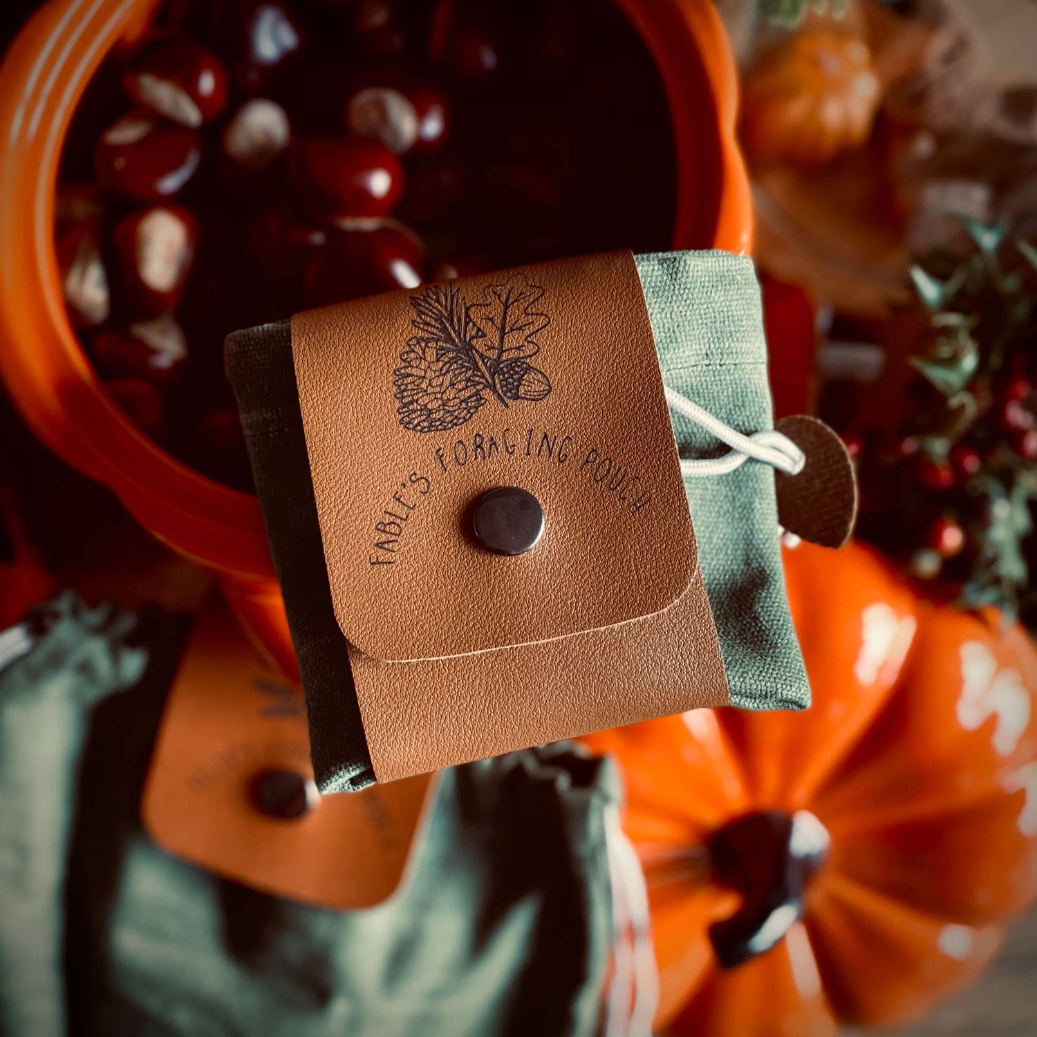 Where The Wildlings Roam - Vente Pochette – femme - Sac bourse vert forêt en toile avec cordon de serrage pour la cueillette4