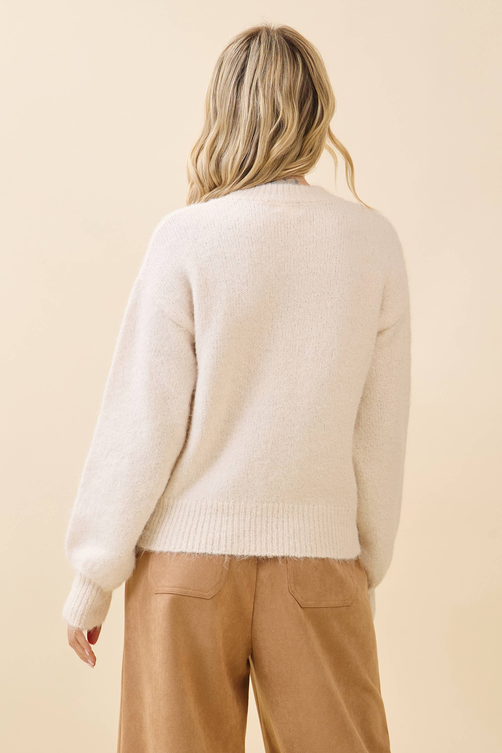 Cream Broderad stickad tröja OT51801 för wholesale på Faire2