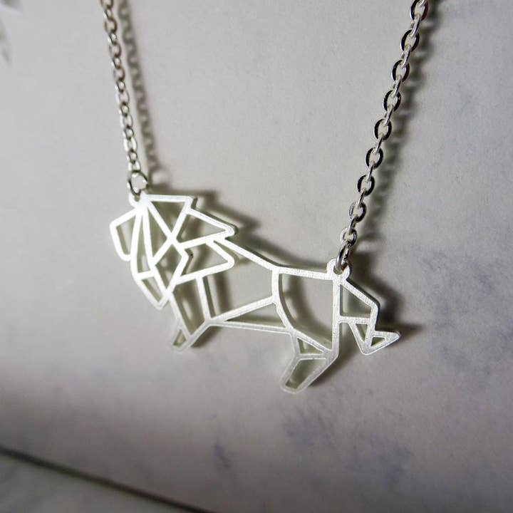 Collana origami in argento con leone per la vendita all'ingrosso da parte di La Menagerie