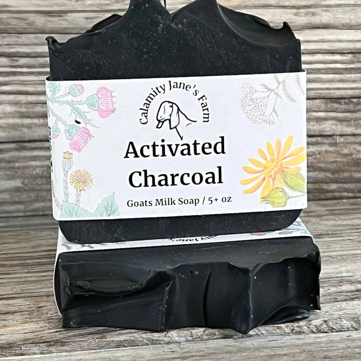 Lait de chèvre au charbon actif pour la vente par Calamity Jane’s Farm