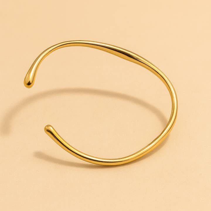 Unregelmäßige Wellenmanschette 18k Gold Wasserdichtes Skulpturales Armband für den Großhandel von Gold Lunar