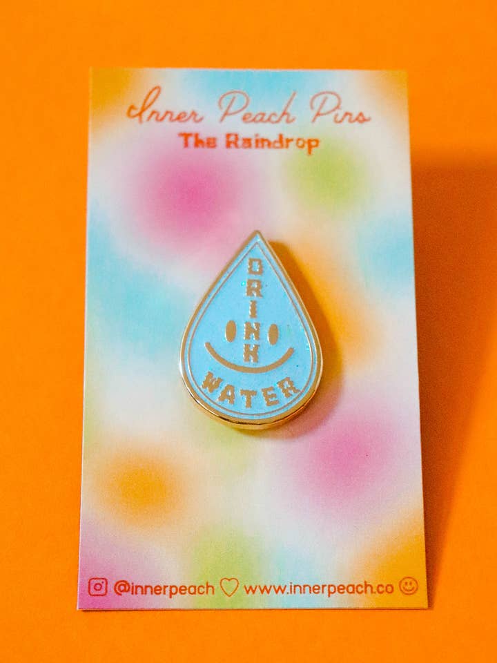 Broche à eau potable pour la vente par Inner Peach Design