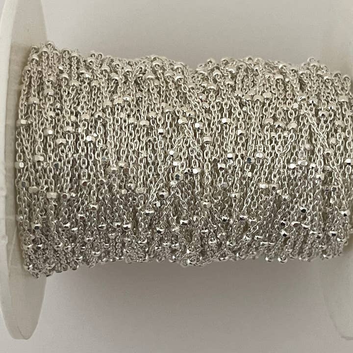 Câble en argent sterling avec écrou serti, facetté diamant 8 côtés espacés de 1 cm Taille de la chaîne : 1,35 mm | 1 pied pour la vente par Purity Beads