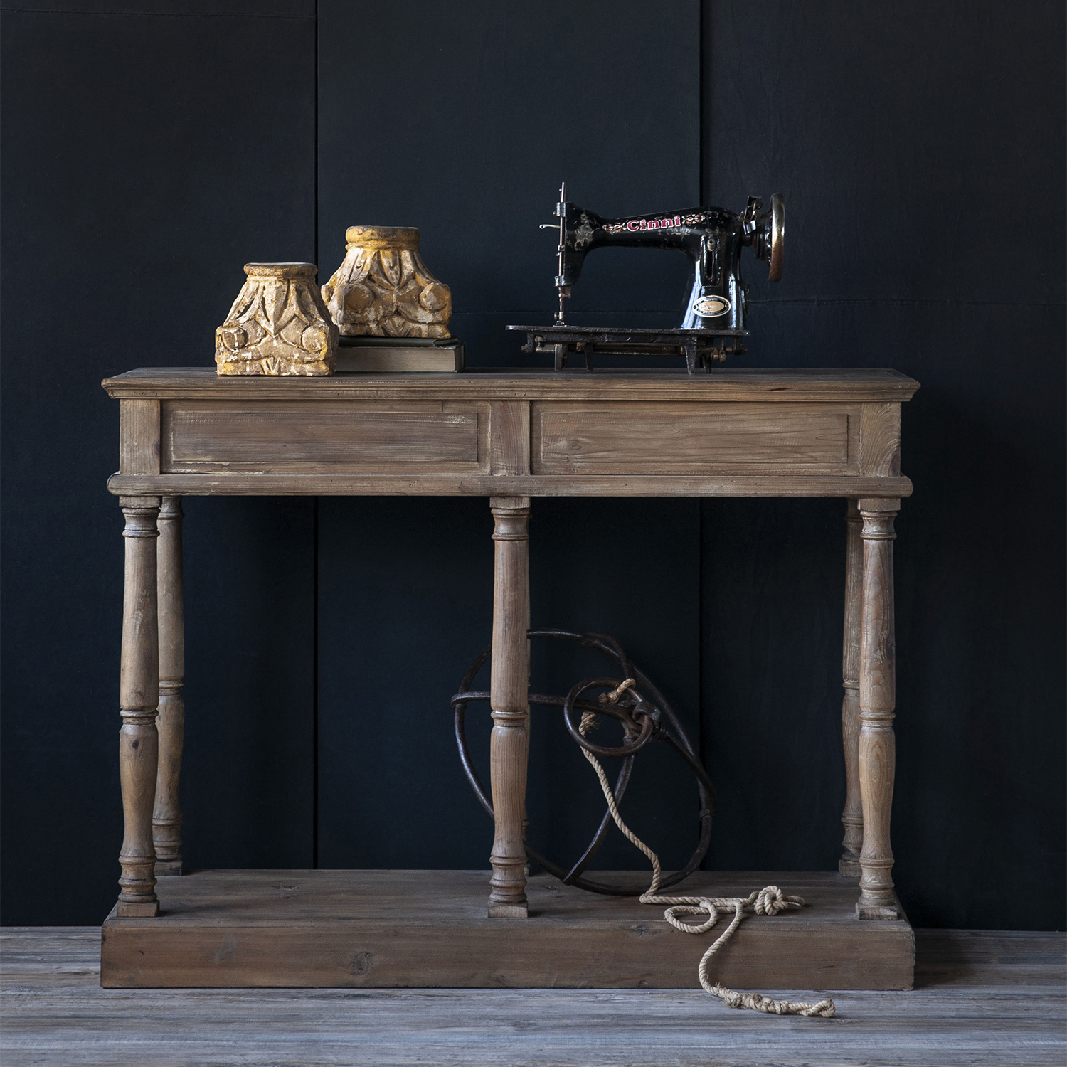 Blue Ocean Traders - Wholesale Decorative Tabletop Object - Carved Pillar Base - Mini1