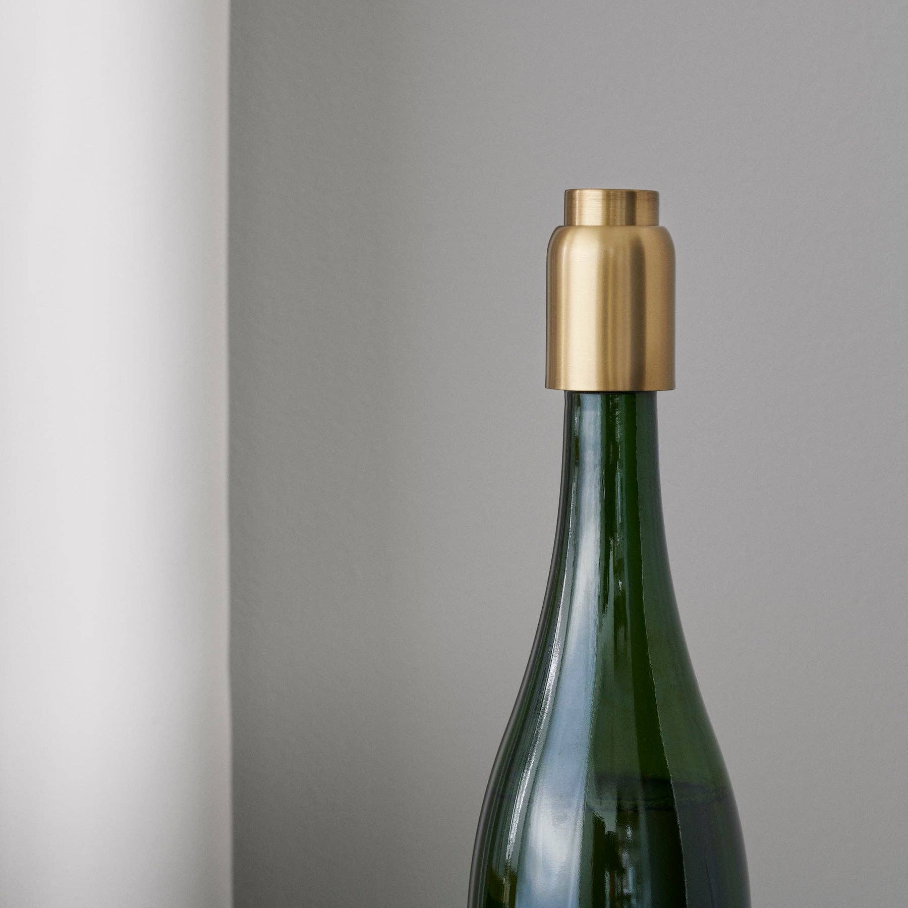 Studio Nordhaven - Wholesale Wine Stopper - Collar Vacuum Seal Bottle Stopper - brushed brass