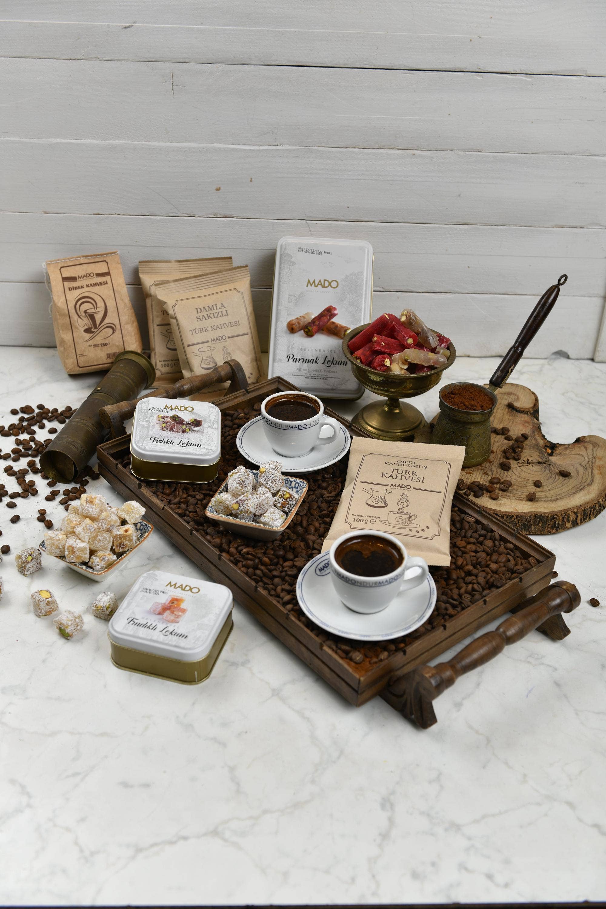 MADO – wholesale Gift box – Turkish Delight with Hazelnut Gourmet Dessert Gift Box3