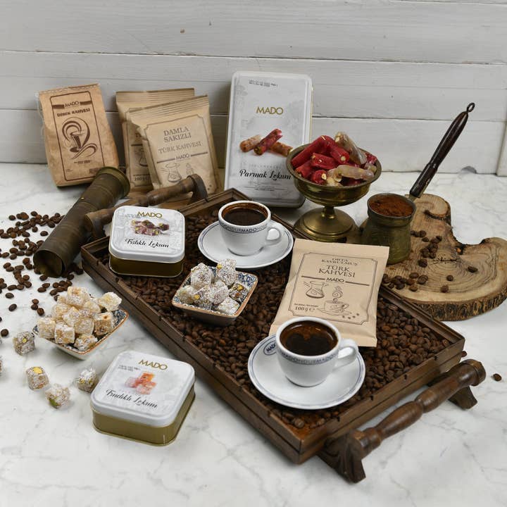 MADO – wholesale Gift box – Turkish Delight with Hazelnut Gourmet Dessert Gift Box3