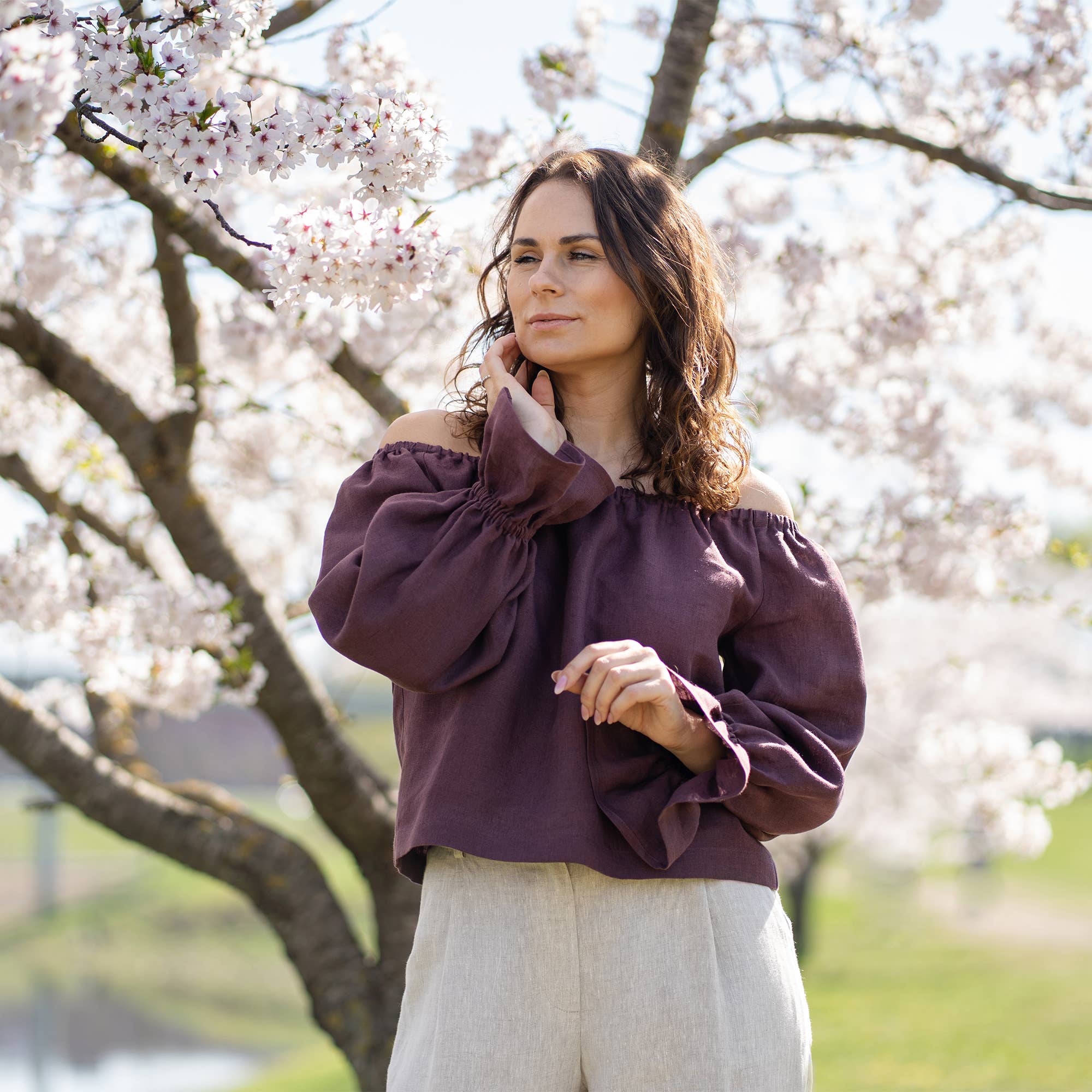 menique - Venta al por mayor Blusa - Mujer - Top de lino con hombros descubiertos y volantes Jessica - Blusa de lino2