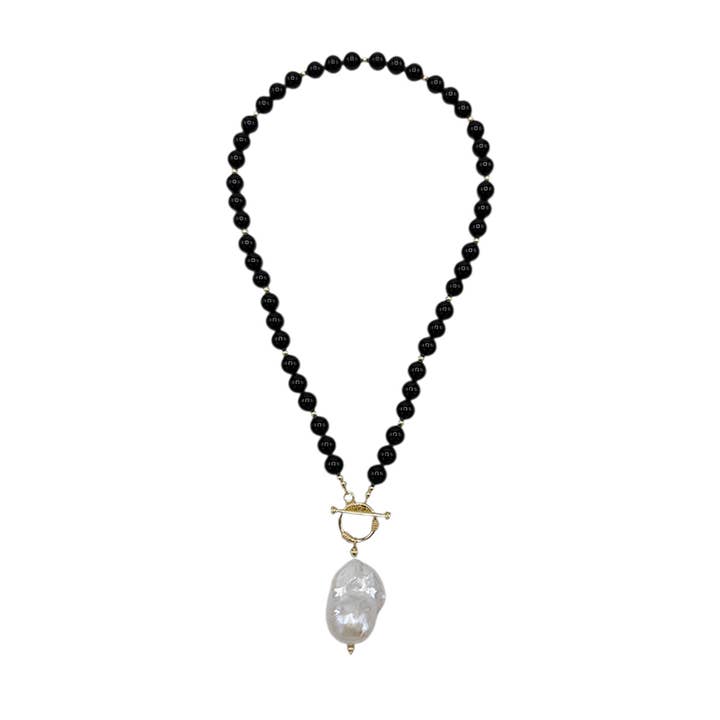 121-BLACK-G | CONTAS JATO PRETAS C/ PINGENTE DE PÉROLA SELVAGEM por atacado de Girl With A Pearl