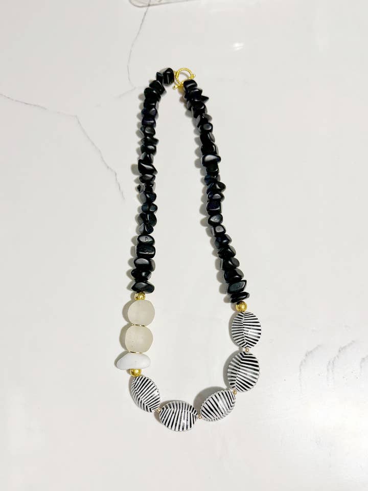 Midi Court Résine Perle Coquillage Rayé Peint & Verre Recyclé pour la vente par GentrybyJenna