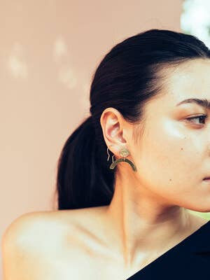 Boucles d'oreilles ouvertes pour la vente par McKinley Mizar Fine Art & Jewelry