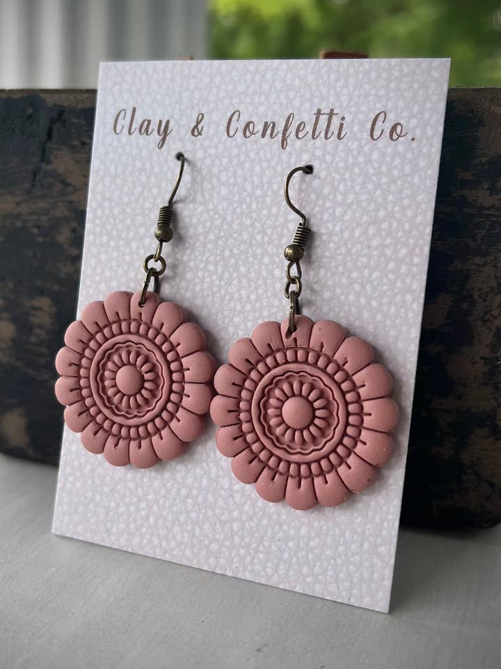 Medalhão Coral Boho Verão por atacado de Clay & Confetti Co.