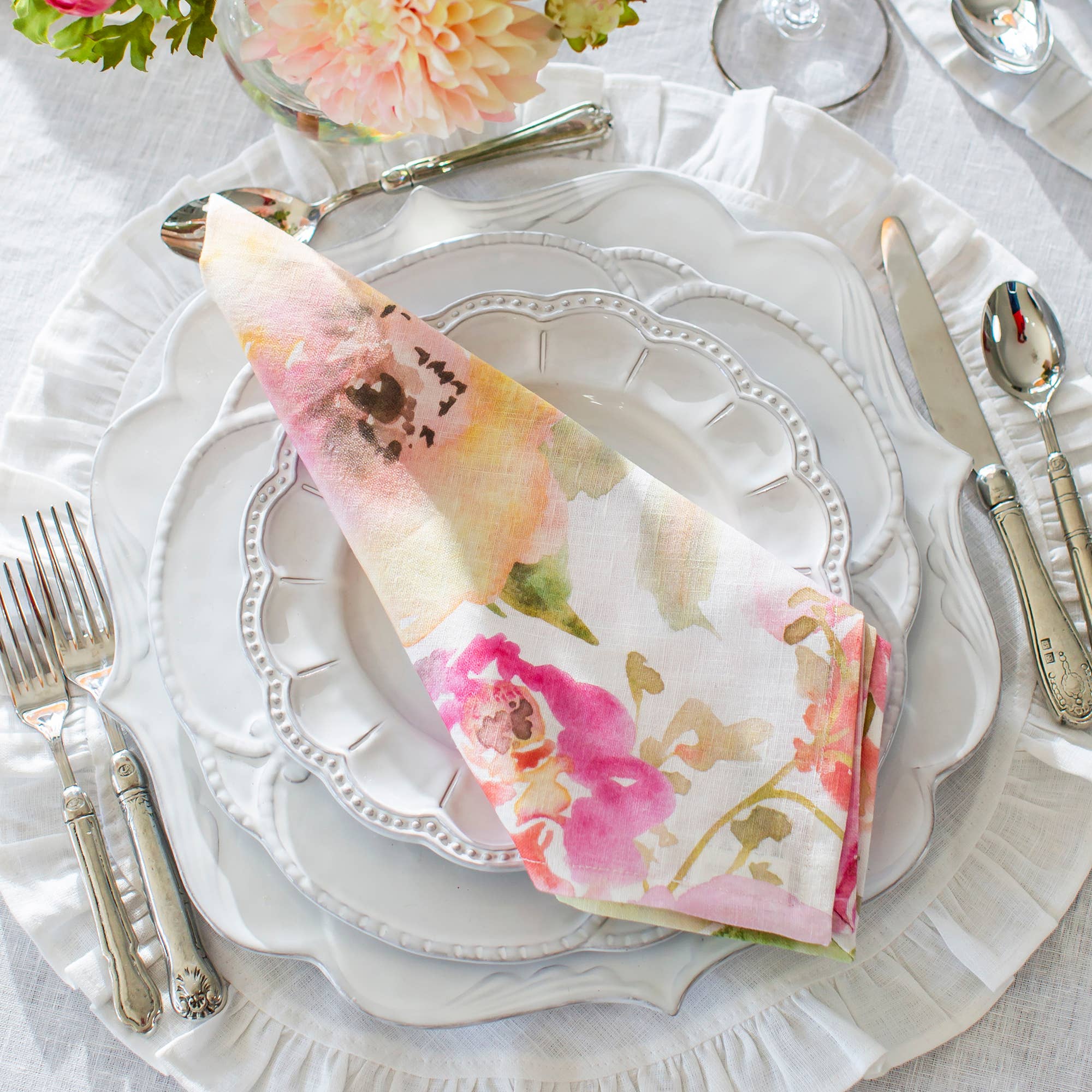 Arte Italica & Crown Linen Designs - Wholesale Dinner Plate - Bella Bianca Rosette Dinner Plate3