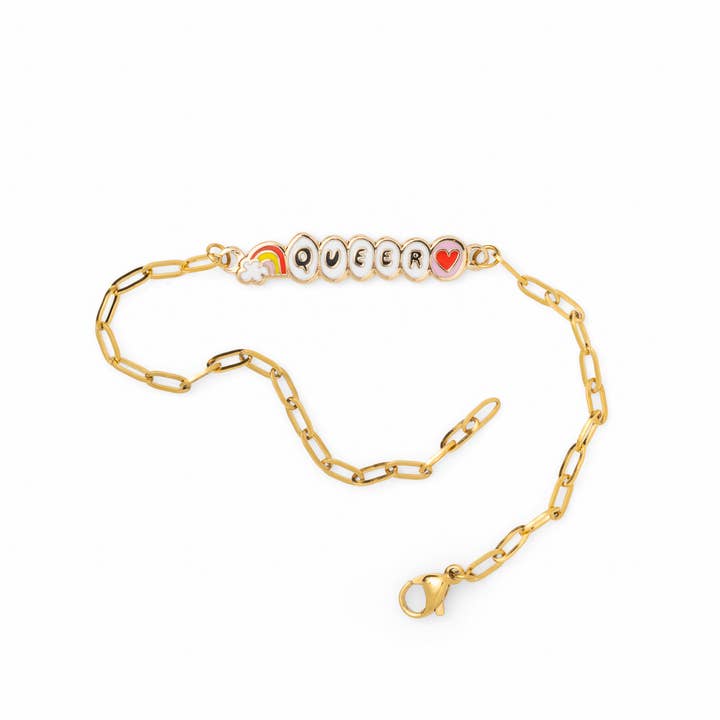 Queer-armband i 18k guldförgylld emalj, LGBTQIA-smycke för wholesale av Yellow Owl Workshop