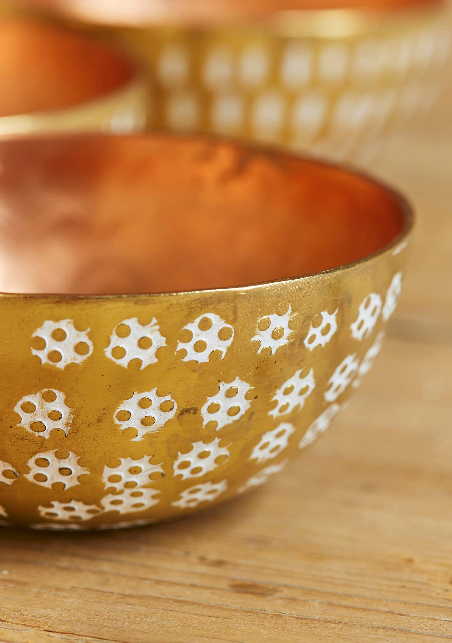 Namaste – wholesale Decorative plate/dish/bowl – Hammered Bowl Brass Plated2