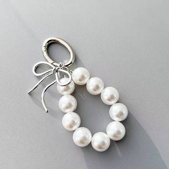 PEARL BAG CHARM-PEARL KEYCHAIN BAG CHARM | 40KC139 for wholesale on Faire