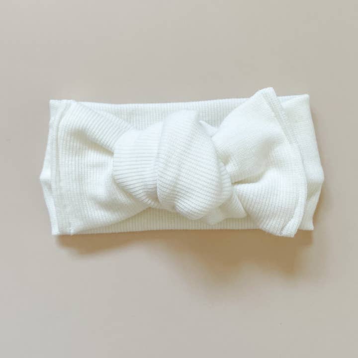 nœud supérieur blanc pour la vente par Mai & I