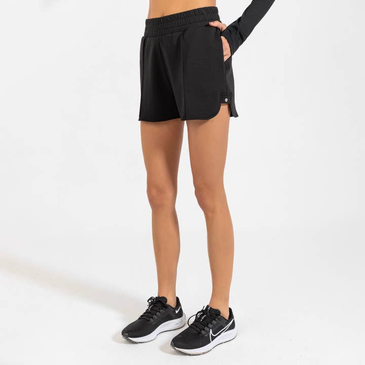 Shorts Interlock pour la vente par MOROTAI