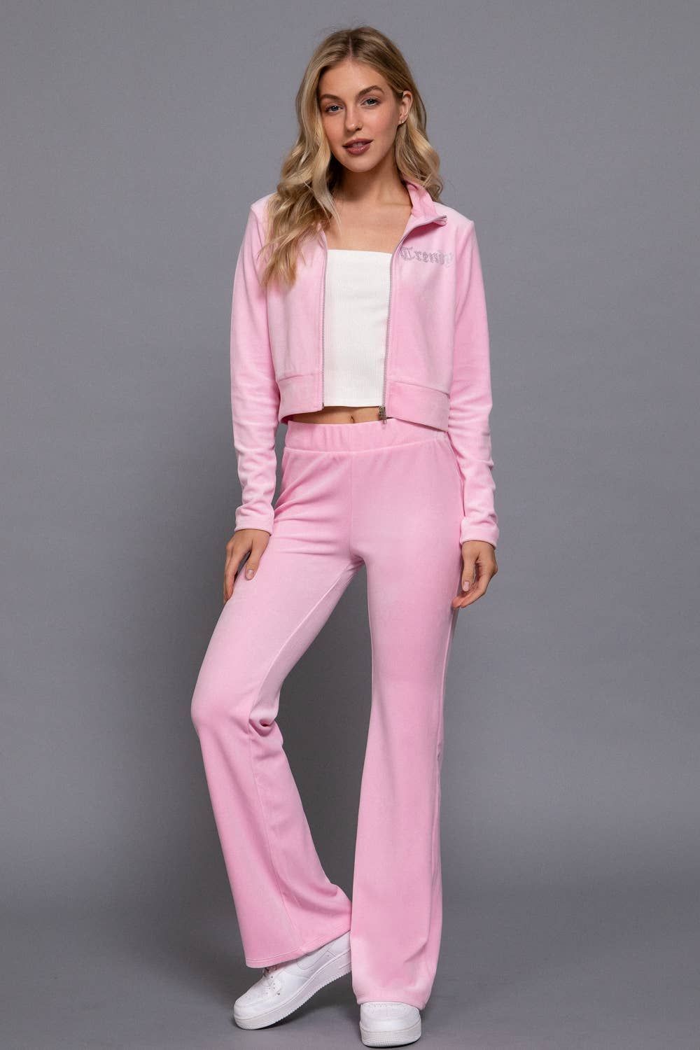 Active Basic | Active USA – Engroshandel Loungesæt - Dame – Mock Neck Zip Up Jakke & Rhinestone Flare Bukser Velour Sæt15