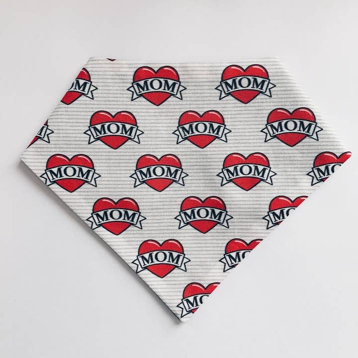 Bandana cuore mamma per la vendita all'ingrosso da parte di Pups and Kisses