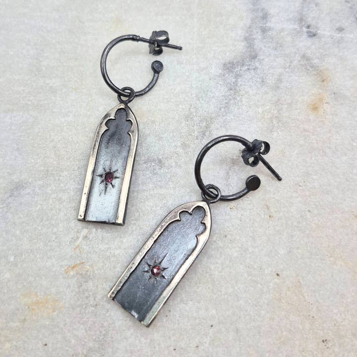 Arceaux en arche gothique pour la vente par Symbology by Alice Scott