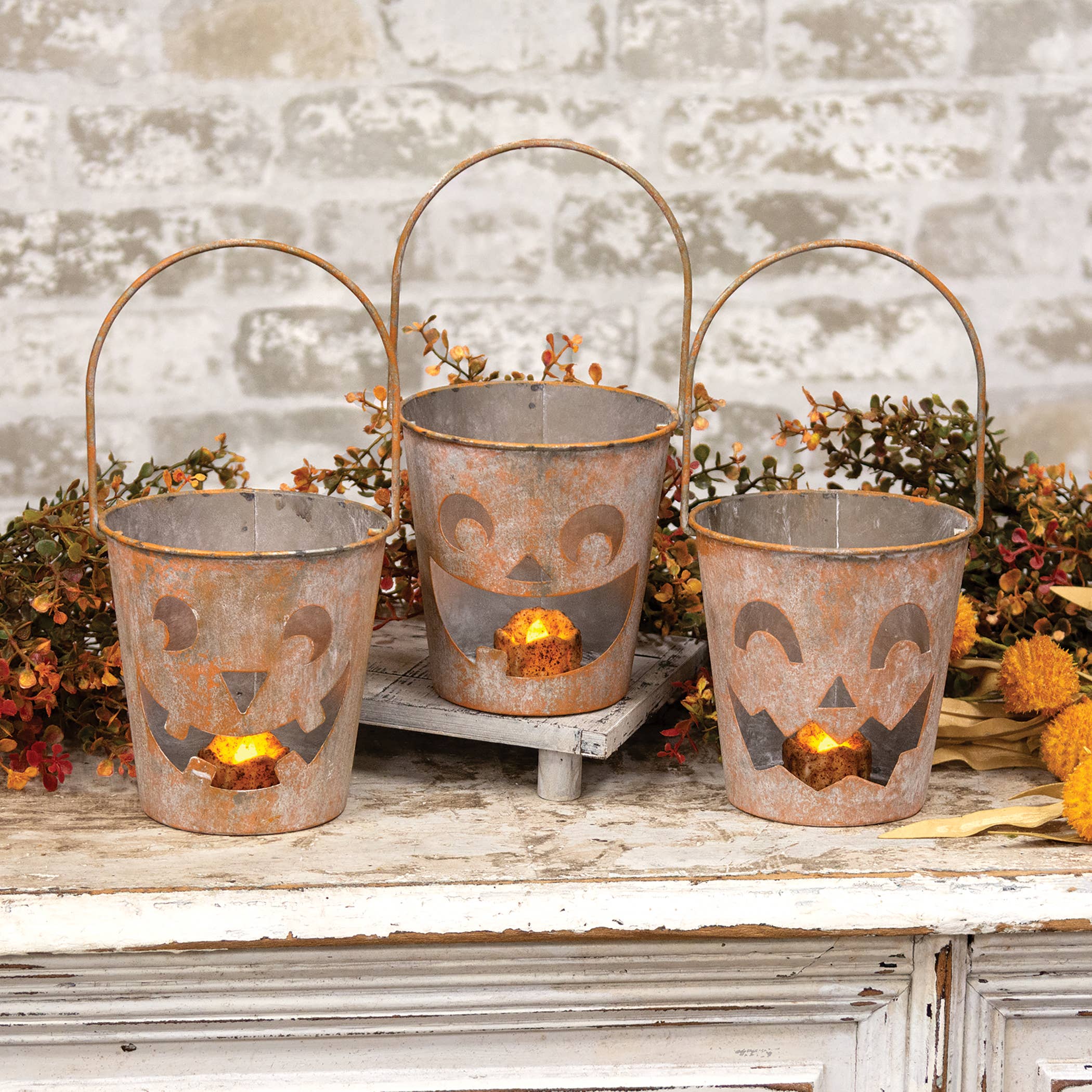 The Hearthside Collection - Wholesale Lantaarn - Verweerde Metalen Jack O Lantern Lantaarn Emmer - 3 Assorti.1
