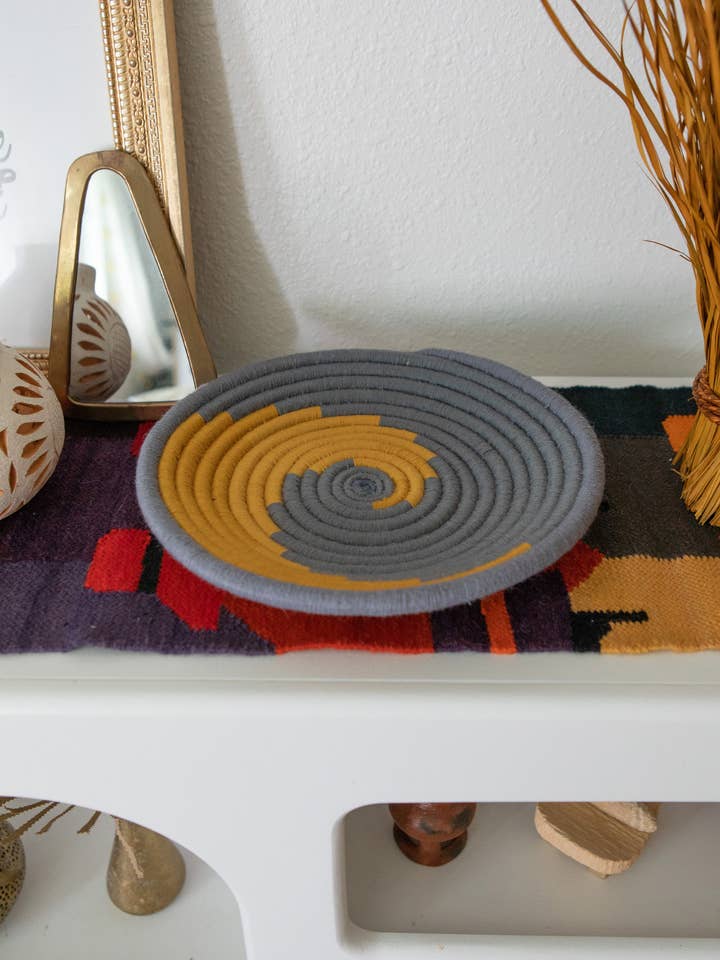 Inaya - Berber flacher dekorativer Korb für den Großhandel von Molave