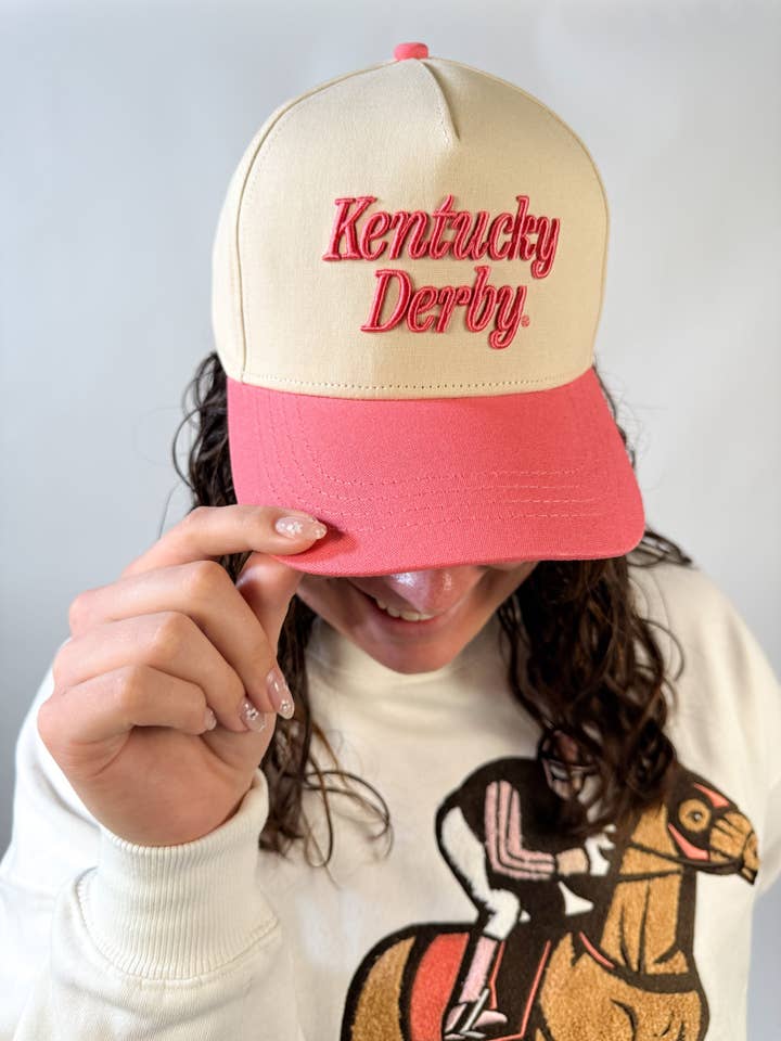 Kentucky Derby 3D Script Canvas Trucker Kasket for engroshandel hos Gameday Social Apparel Co.®