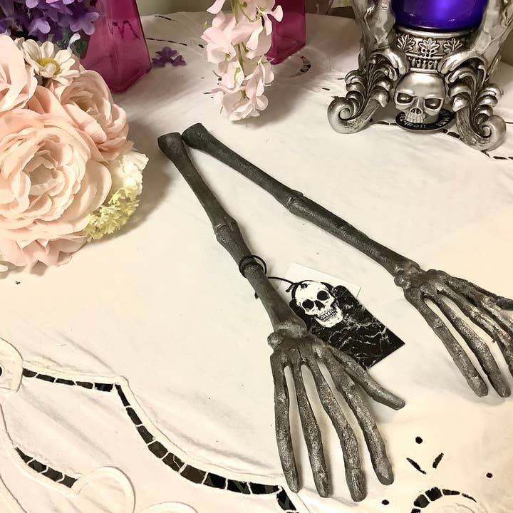 All Little Cute Things - Wholesale Serveergerei - Halloween Skelet Handen. Metalen Serveergerei Lepel Vork1