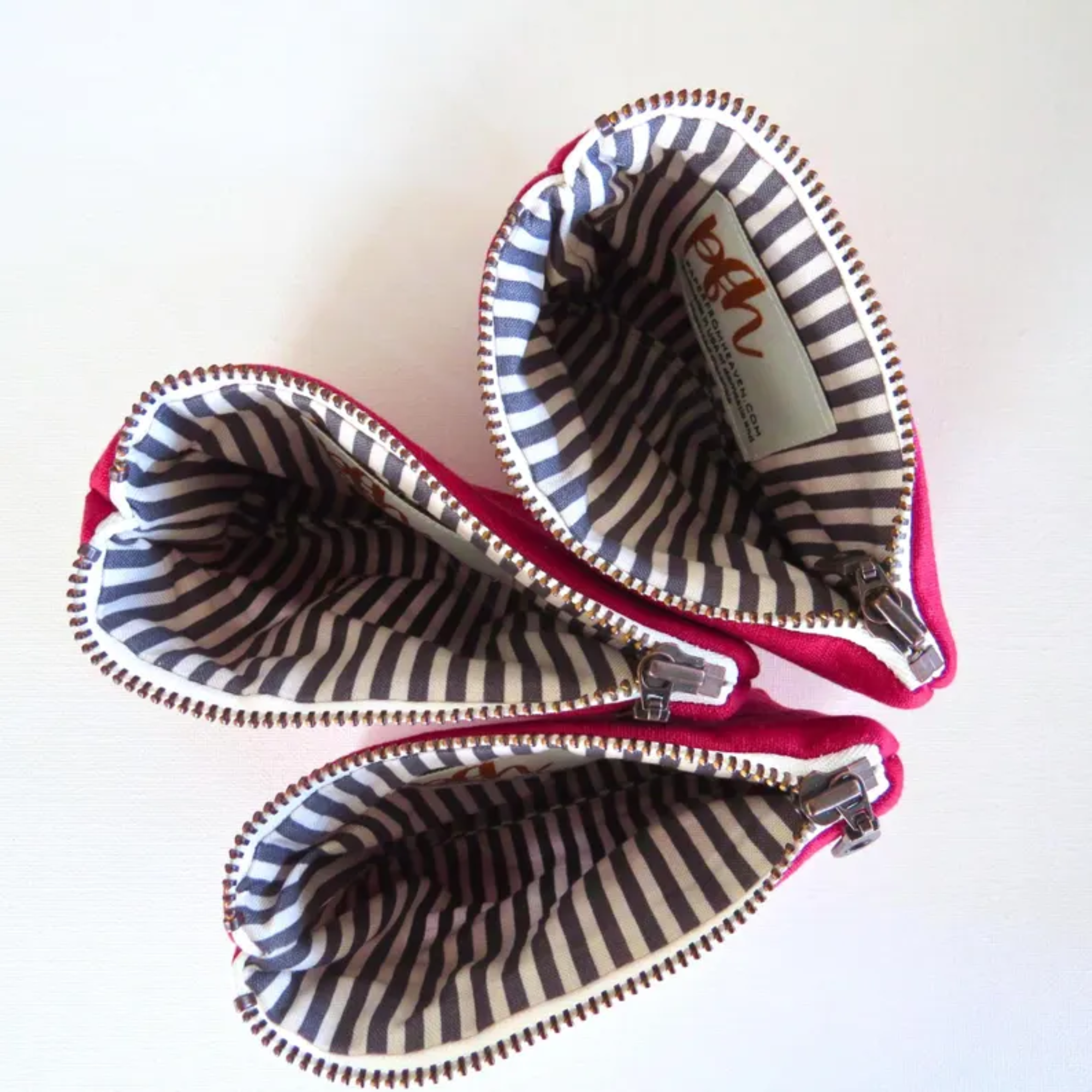 PaperFromHeaven - Wholesale Pouch - Women's - Red Heart Quilted Linen Bag – Mini Zipper Coin Pouch 6