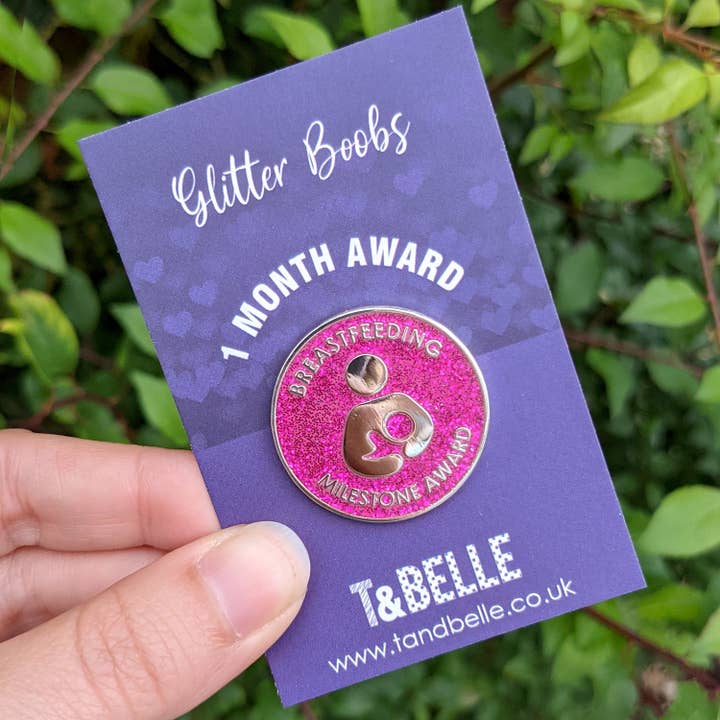 T & Belle – wholesale Nål och knapp för kavajslag – Glitterbröst - En månads amningsmilstolpe för belöning2