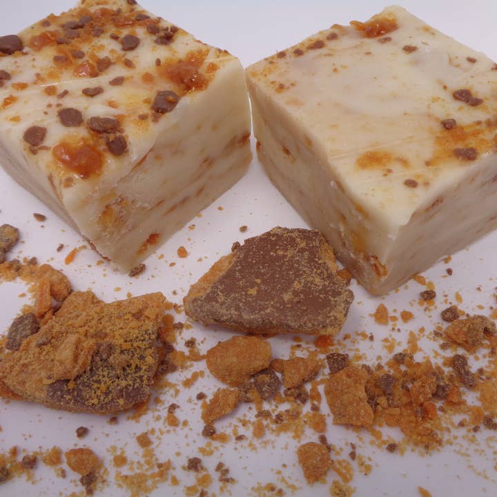 🍦Vanilla with Butterfinger Fudge 🍨🤎1/2 lb for wholesale by Bear Creek Candy Kitchen