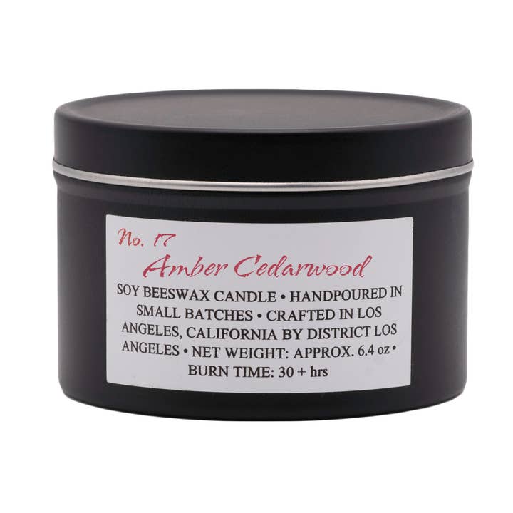 Matt svart resenär Tin ljus | Amber Cedarwood för wholesale av District Los Angeles