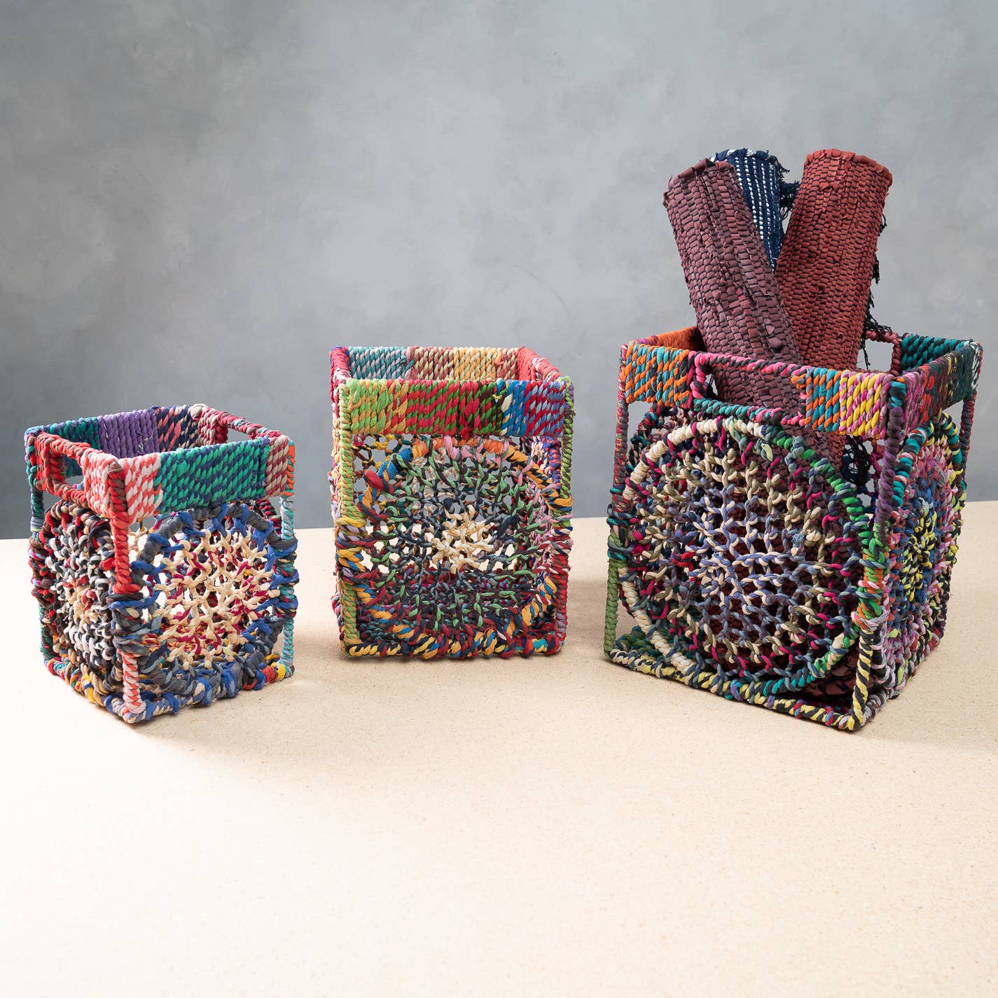 India Handicrafts Inc – Cesta por atacado – Cestos Quadrados Juta Coloridos, Conjunto de 37