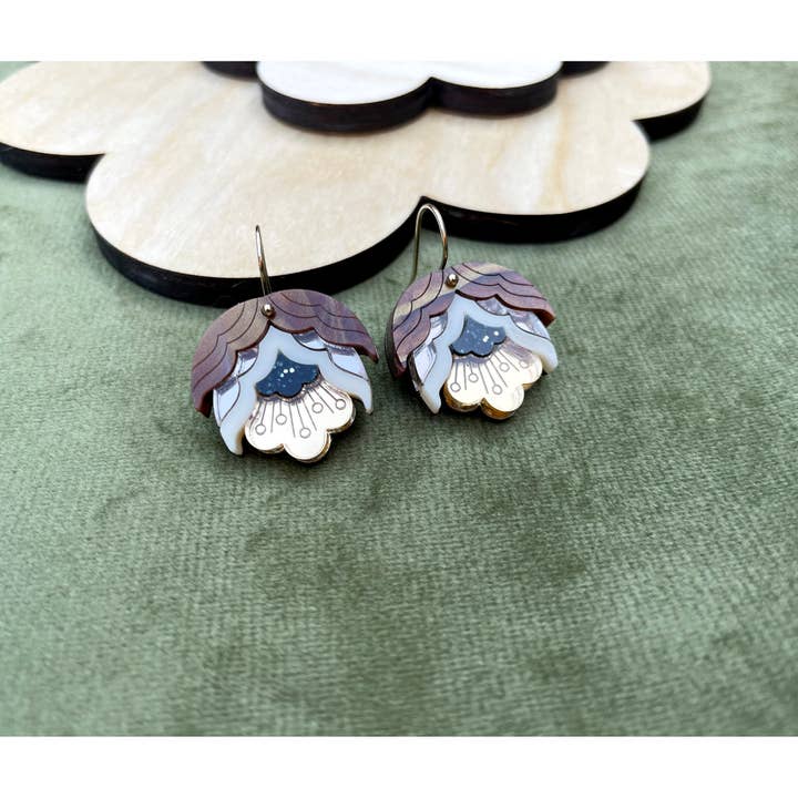 Nell Retro Flower Drop Earrings : Gold for wholesale by Rosa Pietsch