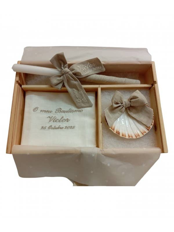 Luksussæt med stearinlys, tørklæde og personliggjort muslingeskal til dåb - Linned for engroshandel hos Borda y Más Complementos Infantiles, S.L.