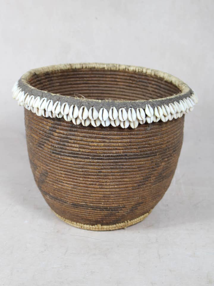 Cesta Tutsi Vintage - Ruanda - con conchas de cauri - 106,13 para venta al por mayor de Botanical Boys