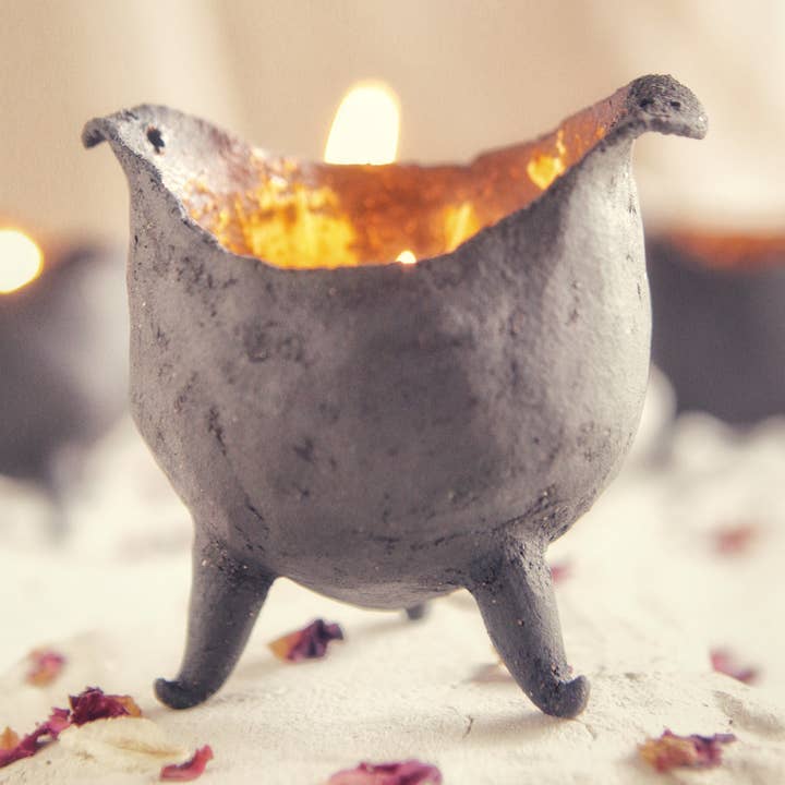 Mini Cauldero Witch Hat for wholesale by Nuria Vela Ceramica