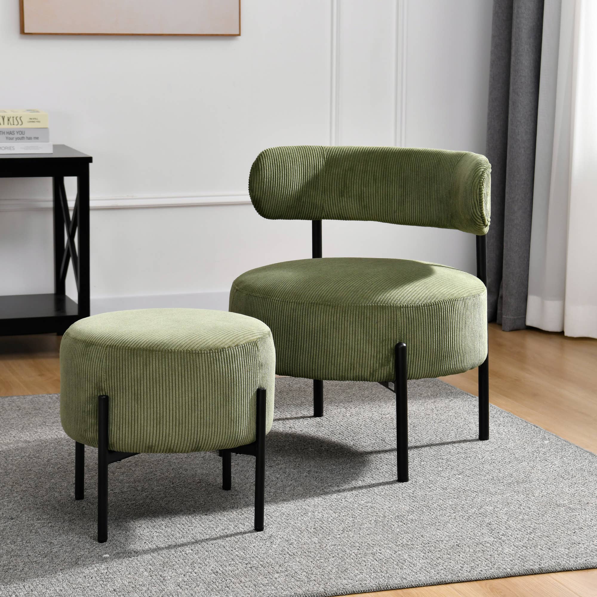 Glamour Home - Vente Chaises - Fauteuil d'appoint en velours côtelé vert Bellatrix avec pieds en fer5