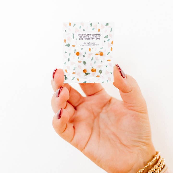 LINNY CO - Wholesale Stud/Post Earrings - Screwback Stud Earrings - Nora Heart Pink4