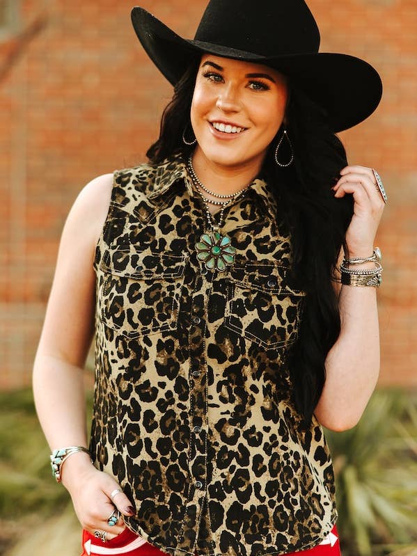 Plus Leopard Denim Mineralvask Ærmeløs Perle Snap Top for engroshandel hos LUCKY & BLESSED