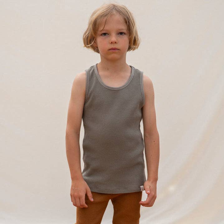 Débardeur basique olive pour la vente par Matona