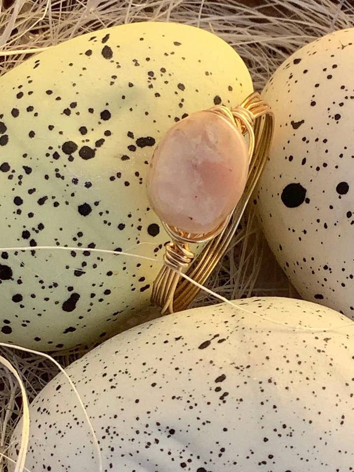 Bague en opale rose pour la vente par Brooklyn Belle Designs