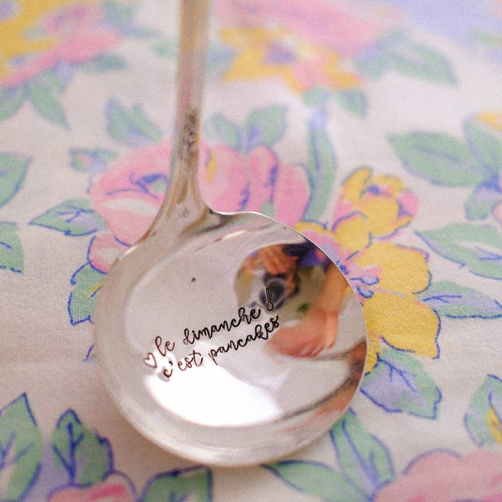 Les Petites Cuillères De Juliette - Vendita all'ingrosso Cucchiai da cucina - Piccolo mestolo vintage inciso "La domenica è pancake"