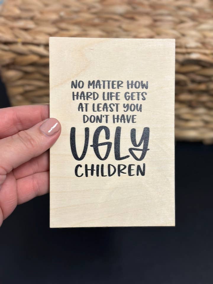 Carte de vœux en bois No Matter How Hard Life Gets pour la vente par Teele and Co.