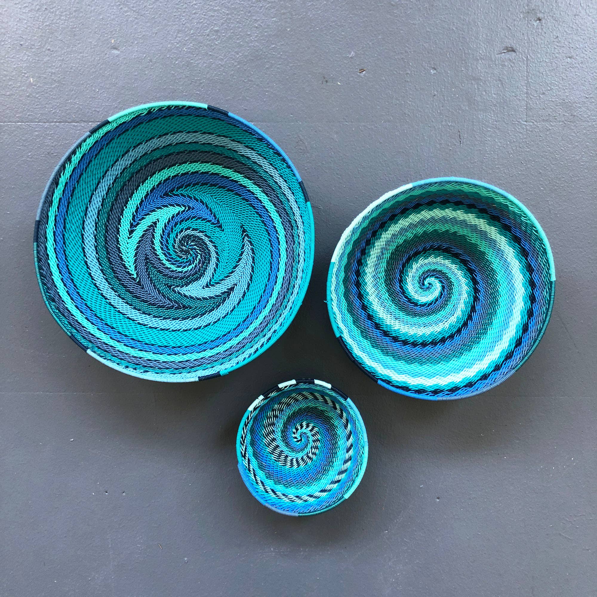 Amsha – wholesale Decorative plate/dish/bowl – Zulu Wire Bowl: Ocean7