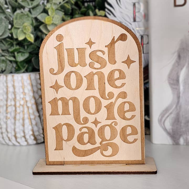 Apenas mais um capítulo Sinal de estante de madeira feito à mão por atacado de Cataleya Designs Studio LLC